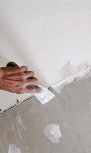 Professional vs DIY Drywall Repair